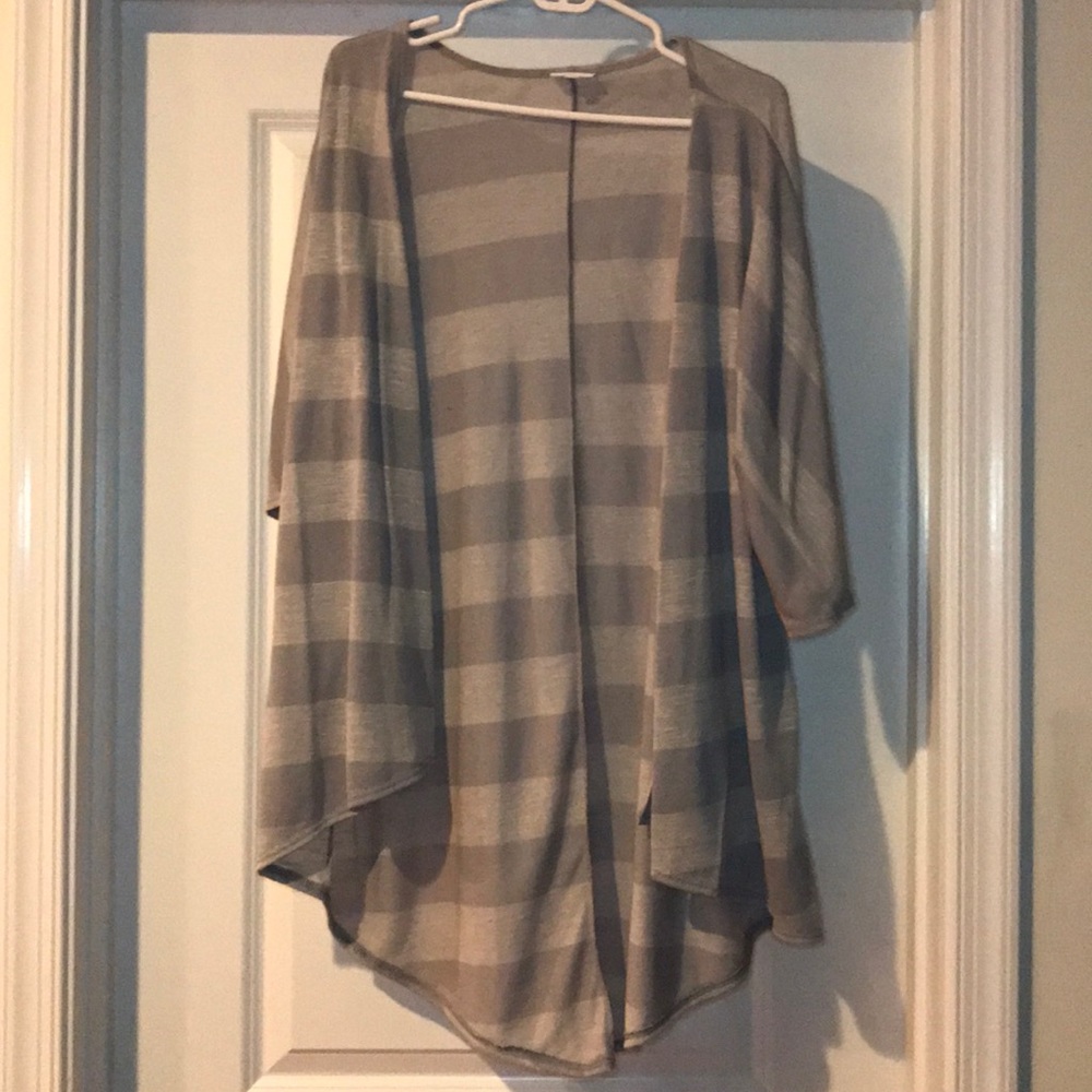 LuLaRoe Lindsay Kimono